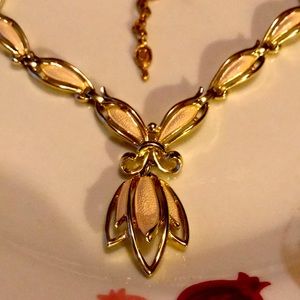 Vintage Sarah Coventry gp Lucite choker EUC